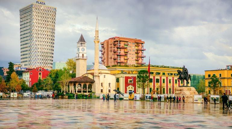 Elisabet * Tirana