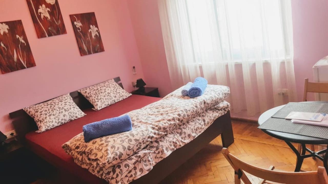 Elisabet Tirana